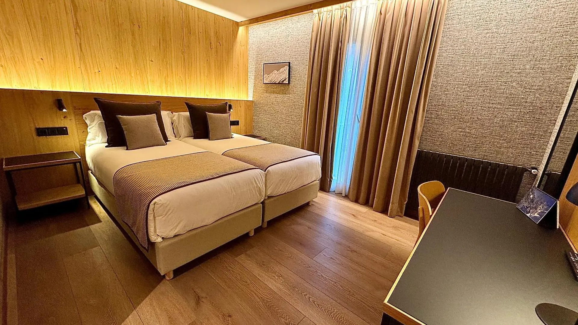 Hotel Petit Lacreu Salardú 3*,